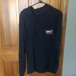 Vineyard vines hoodie light material not heavy